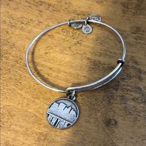Alex and Ani New York silver bangle EUC